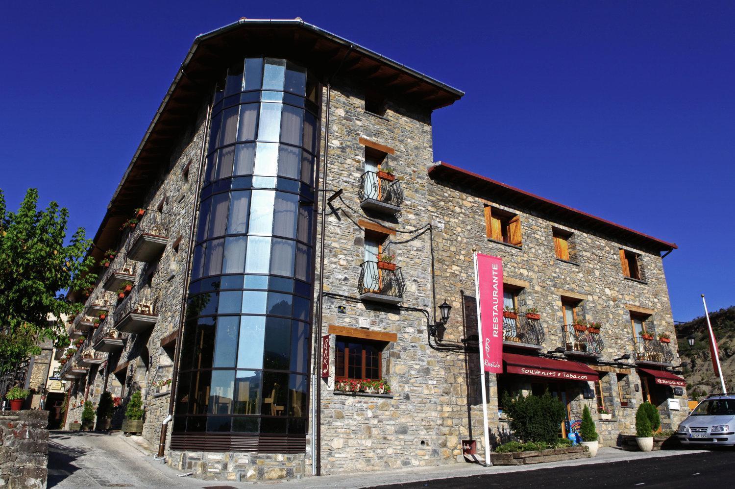 Hotel Restaurante Revestido Escalona  Exterior photo